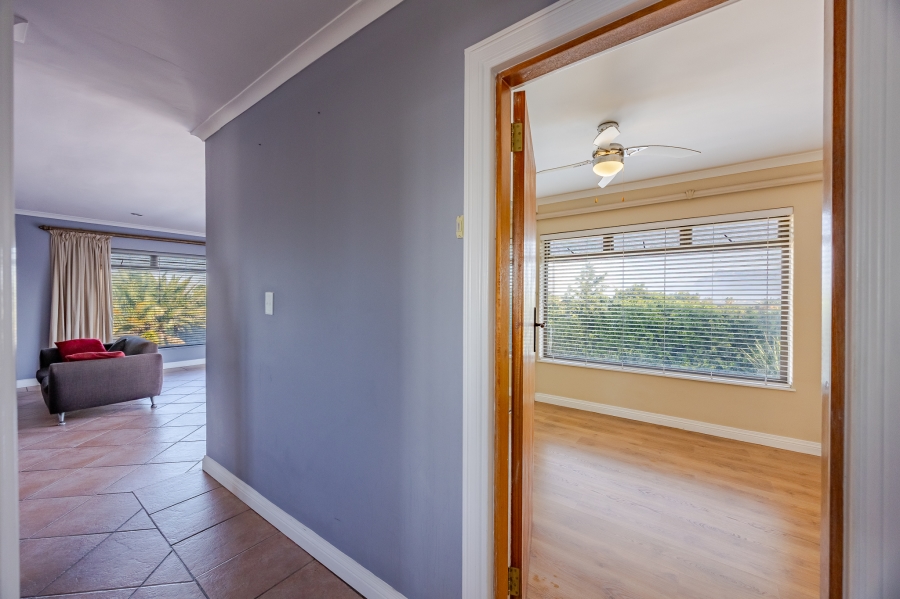 4 Bedroom Property for Sale in Flamingo Vlei Western Cape